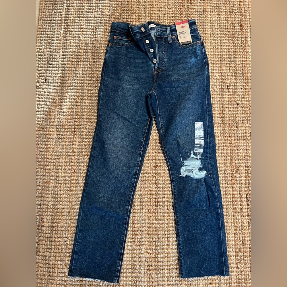 NWT Levi’s Women’s Jeans (Size 28/6 short)